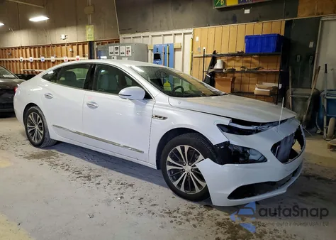 2017 Buick Lacrosse Essence z USA, uszkodzony, nr VIN 1G4ZP5SS4HU158615